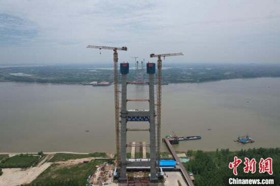 武汉双柳长江大桥主塔全部封顶 转入上部结构施工