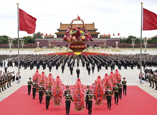 烈士纪念日向人民英雄敬献花篮仪式在京隆重举行