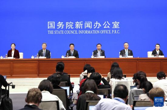 国新办一周内两场发布会，国家发改委、财政部接力拼经济