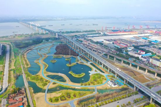 碧水新颜启迪江河之治——智库报告解析新时代长江治理