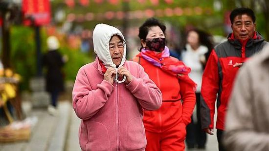 中国北方局地迎大风降温 “麦德姆”残余环流影响黔桂滇