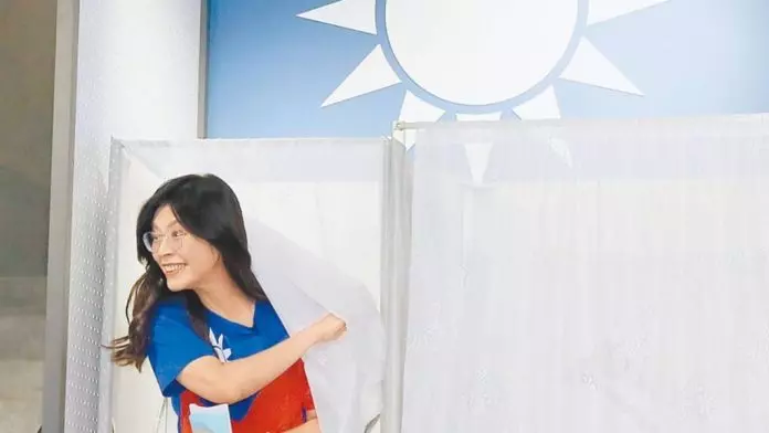 郑丽文掌国民党 蓝营忧被贴“亲中”标签不利选举