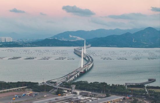 42.195公里，连接了多少“大湾区奇迹”？