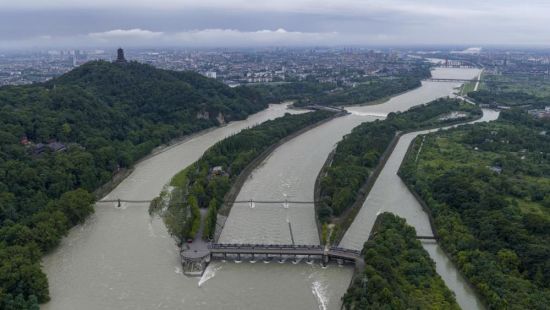 千古奇迹都江堰：见证中国之治奔腾不息