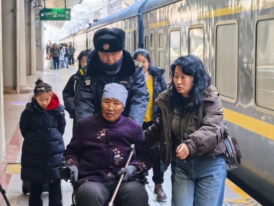 在春运,看见行进的中国