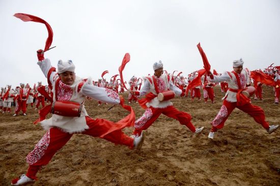 行进的路，动人的歌