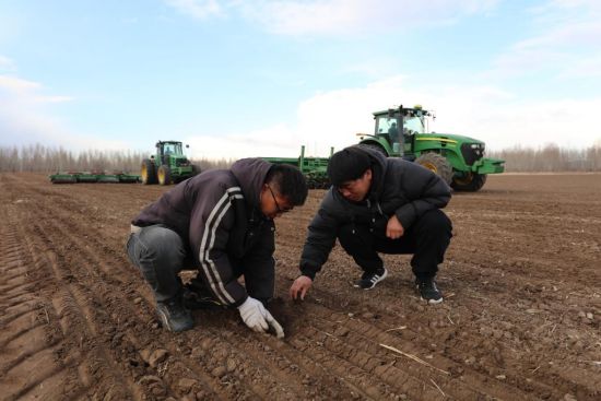 以良种、良机、良法耕良田——内蒙古兴安盟备春耕一线见闻