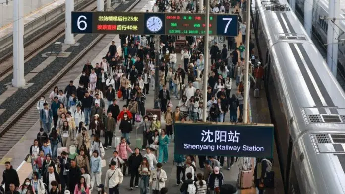 “五一”假期首日 全国跨域流动3.4亿人次同比增3.4%