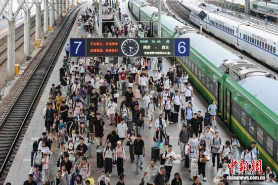 1至8月中国铁路发送旅客人次创历史同期新高