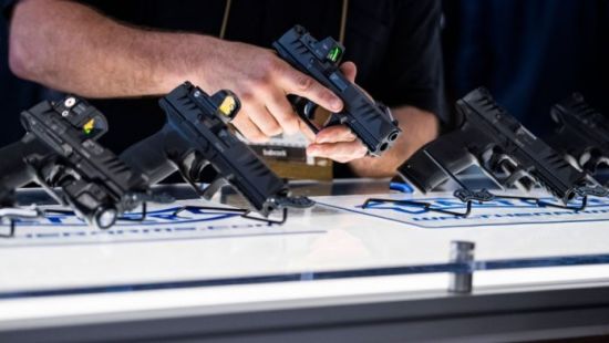 加拿大参议院通过枪支法案 有学者分析或增犯罪率