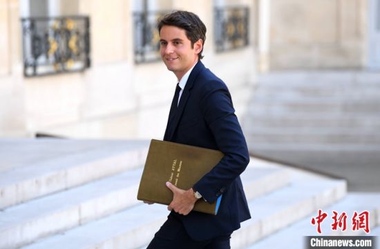法国34岁新总理阿塔尔：遥指“后马克龙时代”？