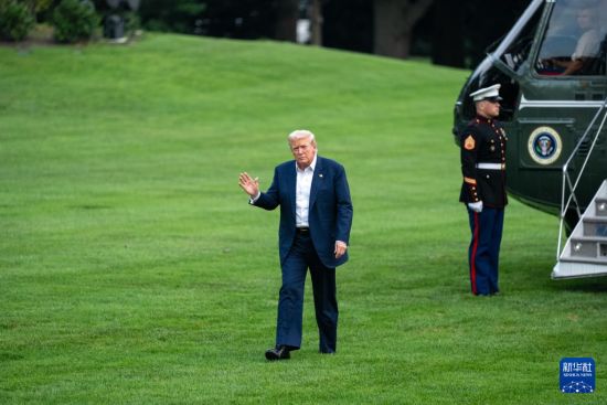 特朗普称把俄乌达成和平协议期限缩短为10天