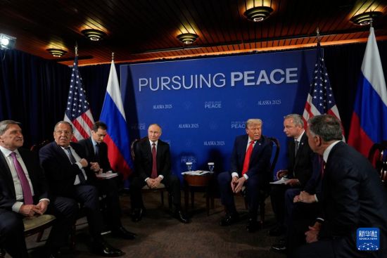 “普特会”谈近3小时 “大阵仗”有玄机 “普特会”有进展但无协议