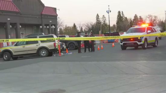 加拿大超市停车场突发枪击1死，连开10枪现场混乱，无辜路人中枪