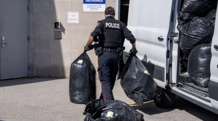 【华裔贩毒案】警破万锦贩毒网络　检逾340万毒品拘5华汉